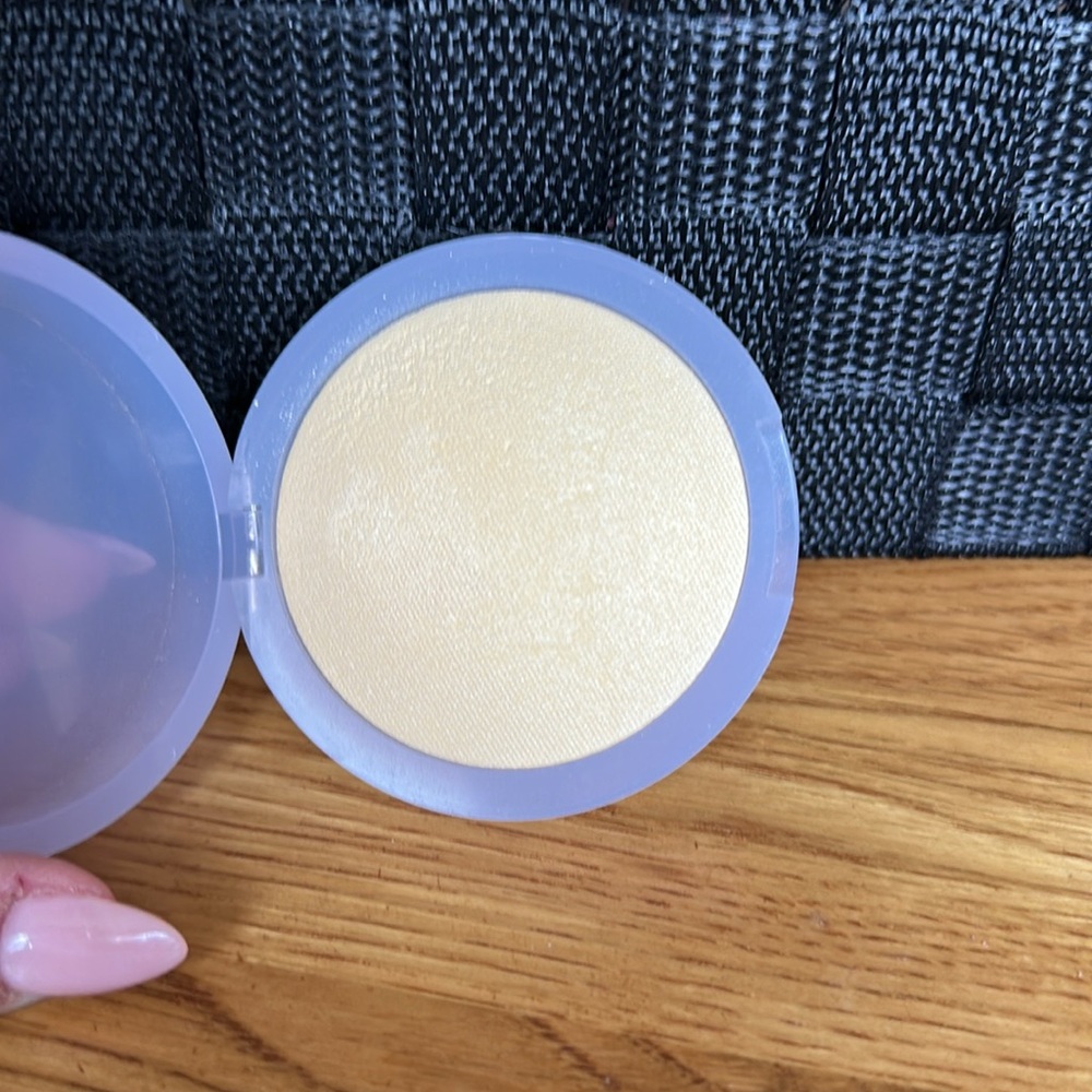 KOSAS Buttery Cloud Set Makeup Compact - Picture 3 of 3